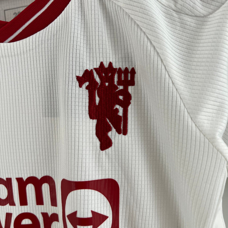 Kit Infantil Manchester United Reserva 23/24